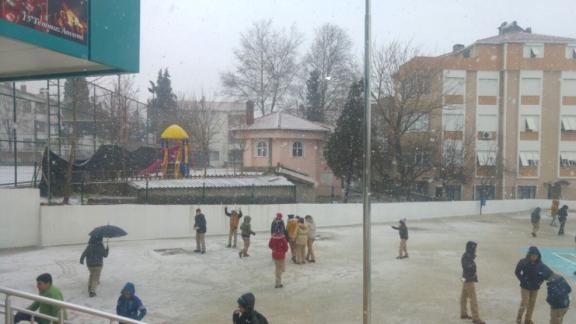 Okullar Kar Yağışından Dolayı Tatil Edildi