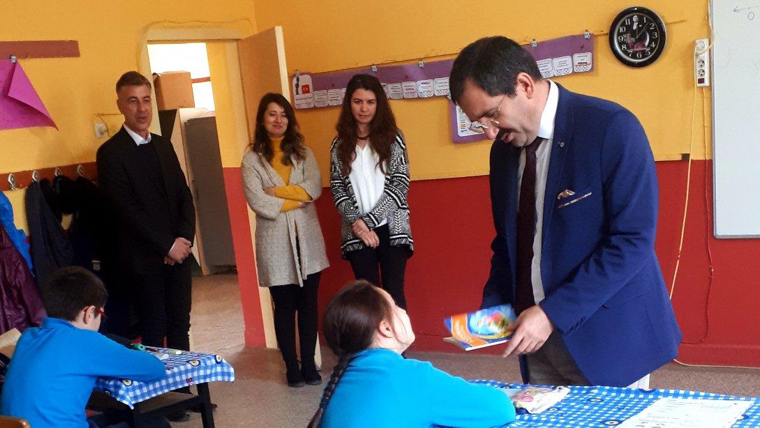 İlçe Milli Eğitim Müdürü Ali SARAÇ Sağlamtaş Mahallesindeki okulları ziyaret etti. 