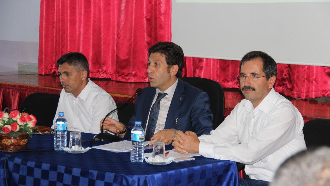 İl Milli Egitim Müdürü Ersan ULUSAN Okul Müdürleri ile toplantı yaptı. 